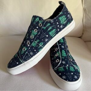 Corkys Womens 10 - Babalu Christmas trees Casual Slip On Sneakers - new